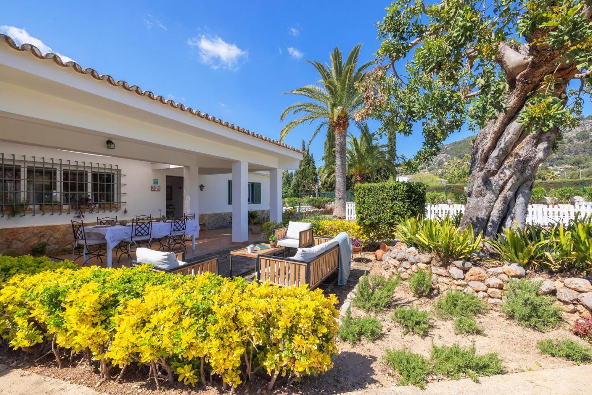 Ideal House For Two Families With Pool And Barbecue Plamanyola エクステリア 写真