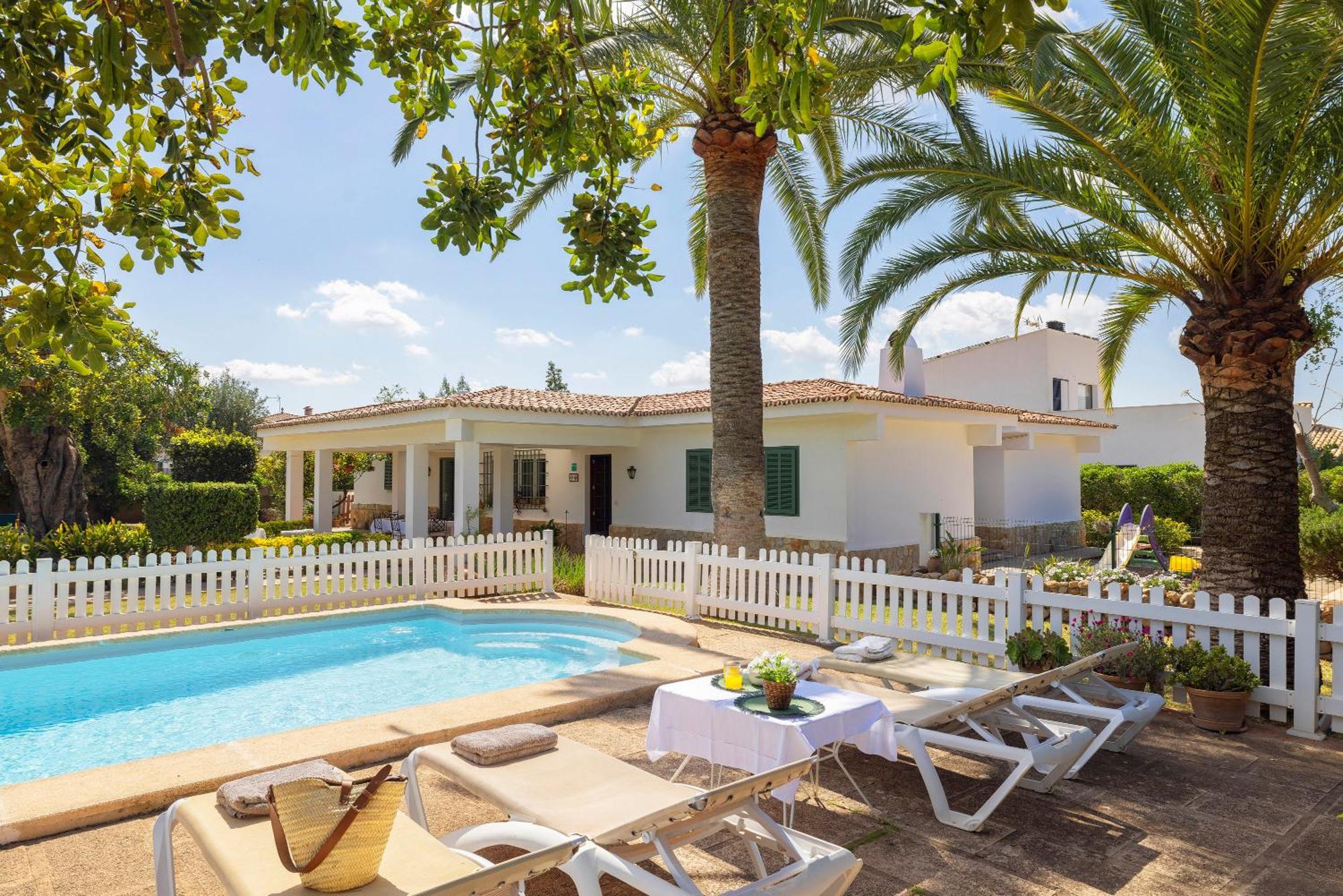 Ideal House For Two Families With Pool And Barbecue Plamanyola エクステリア 写真